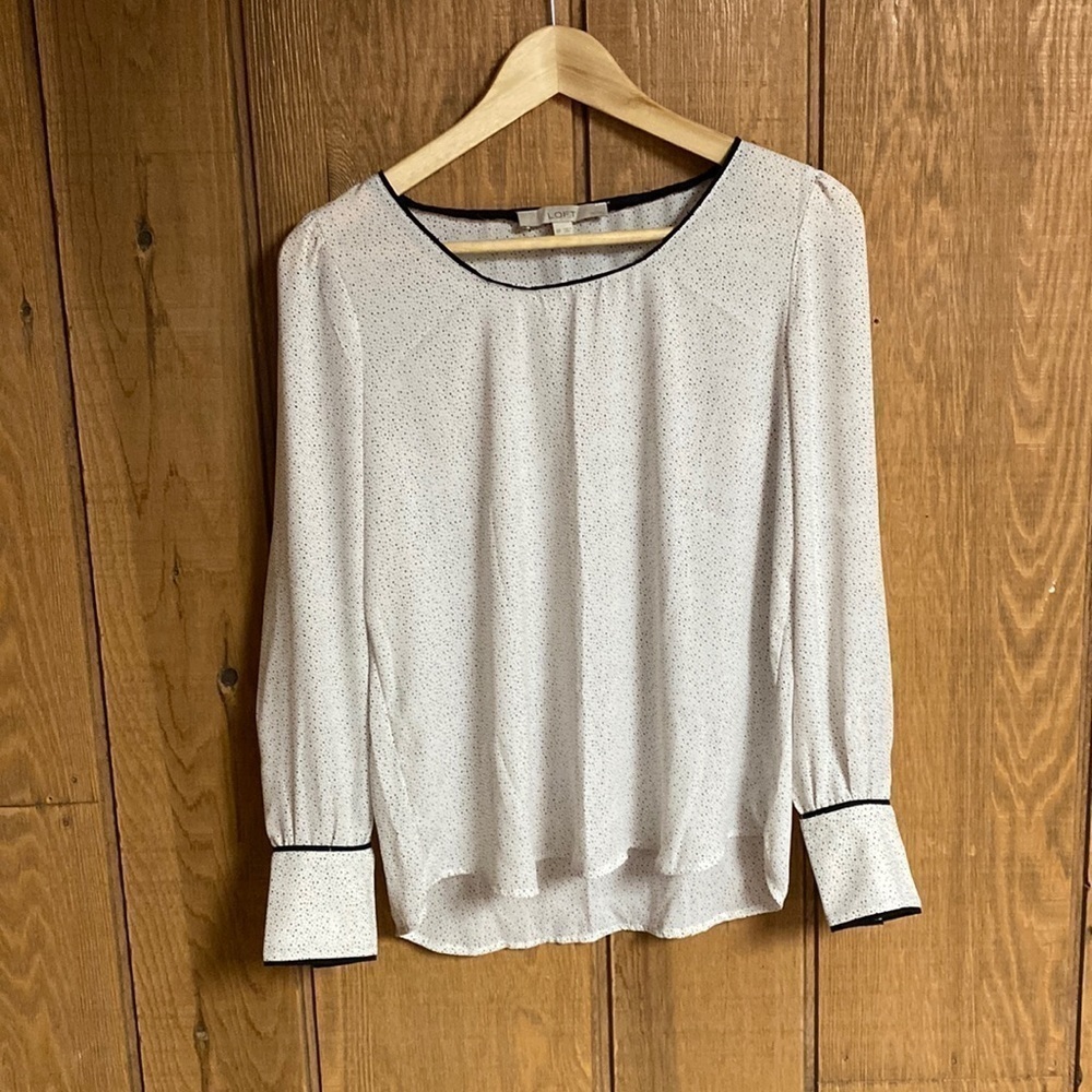 Loft petites delicate dot long sleeve blouse 100% polyester women’s size SP‎